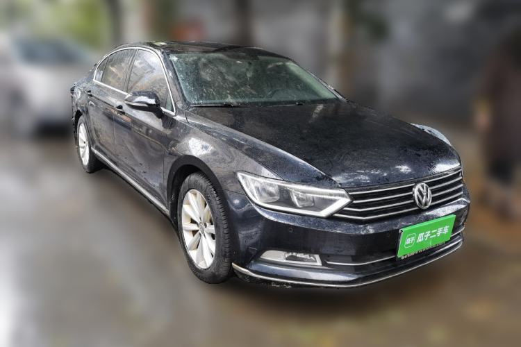 Used Volkswagen Magotan 2017 330TSI DSG Leading Model Front Right 45 Deg