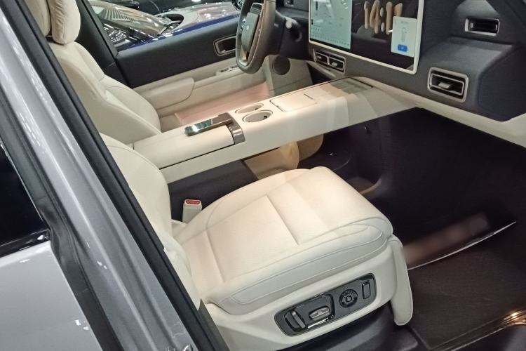 Used Li Auto MEGA 2025 Home Family Special Edition