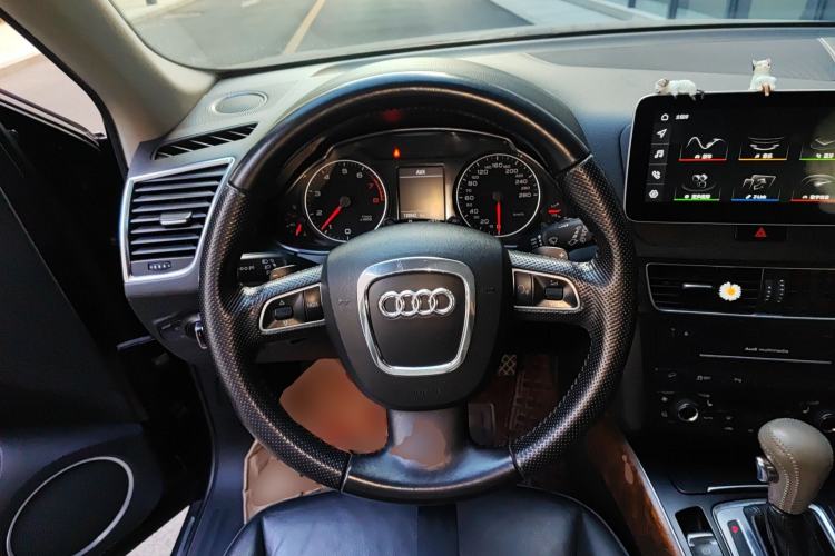 Used Audi Q5 2010 2.0TFSI Off-Road Version
