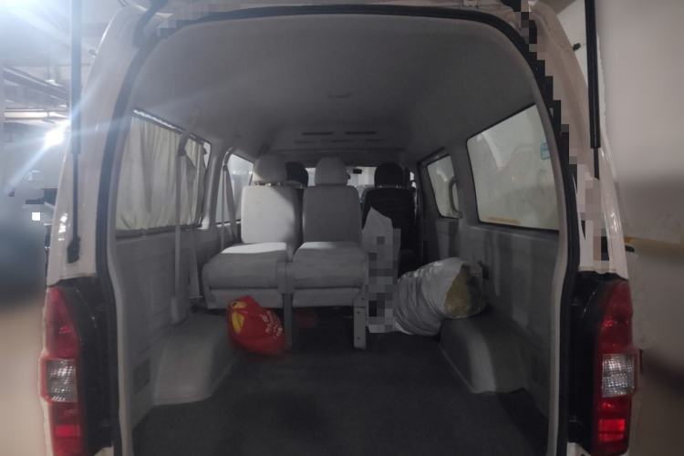 Used Jinbei Hiace 2014 2.0L Luxury Version V19
