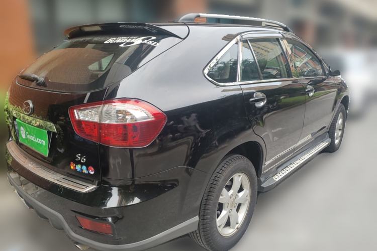 Used BYD S6 2014 2.0L Manual Luxury 5-Seater