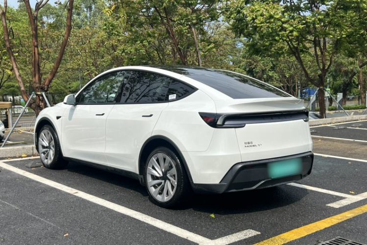 Used Tesla Model Y 2025 Long-Range All-Wheel-Drive Version
