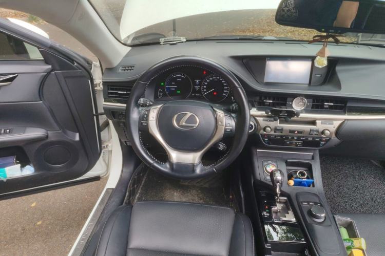 Used Lexus ES 2014 300h Comfort Edition