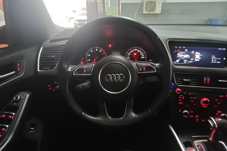 Used Audi Q5 2015 40 TFSI Technology Edition Steering Wheel