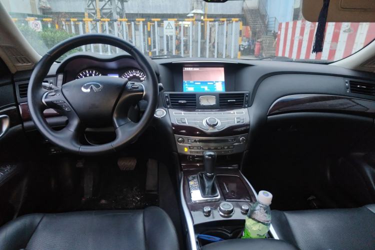 Used Infiniti Q70 2013 Q70L 2.5L Comfort Edition Center Console