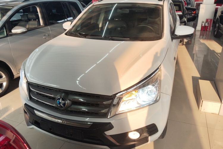 Used Venucia T70 2015 2.0L CVT Smart Choice Edition Front