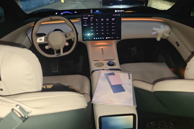 Used Xiaomi Auto YU7 2025 Ultra-Long Range Rear-Wheel Drive Version Center Console