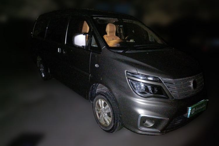 Used FORTHING Lingzhi 2022 M5L 1.6L Utility Model 7 Seats Front Right 45 Deg