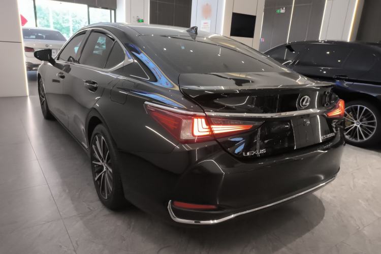 Used Lexus ES 2021 300h Deluxe Edition