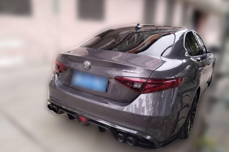 Used Alfa Romeo Giulia 2017 2.0T 200HP Luxury Edition Rear Right 45 Deg