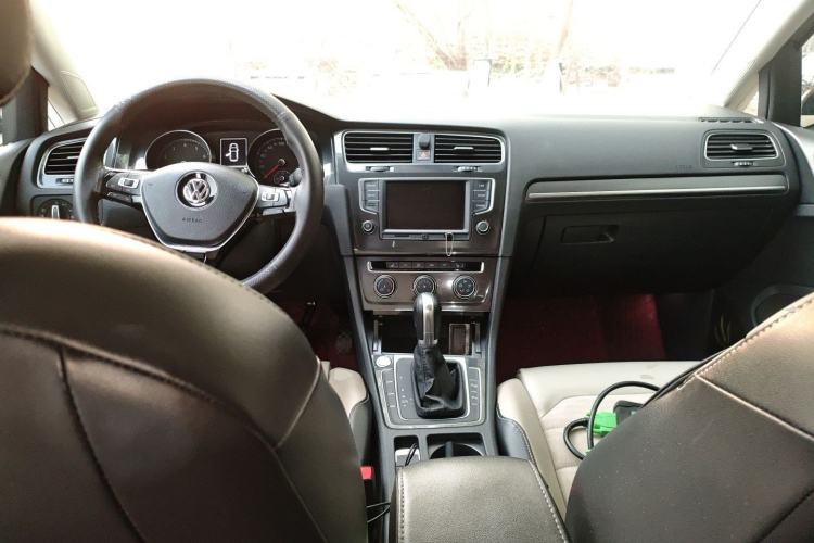 Used Volkswagen Golf 2017 230TSI Automatic Luxury Million-Vehicle Commemorative Edition Center Console