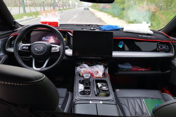 Used GAC Trumpchi GS8 2022 Linghang Series 2.0 TGDI Two-Wheel-Drive Luxury Smart Connectivity Version (7 Seats) Center Console