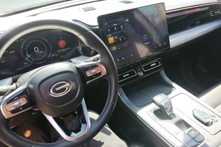 Used GAC Trumpchi GS8 2022 Linghang Series 2.0 TGDI Two-Wheel-Drive Luxury Smart Connectivity Version (7 Seats) Center Console