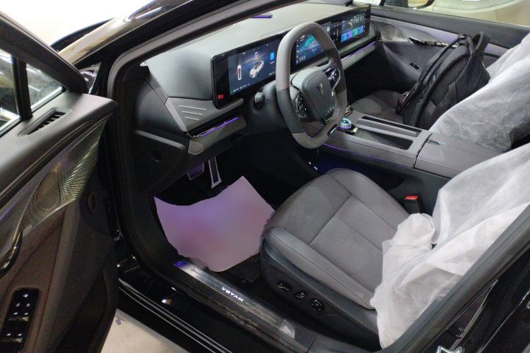 Used VOYAH PASSION 2024 PHEV Four-Wheel Drive Ultra-Long Range Executive Edition Driver Seat