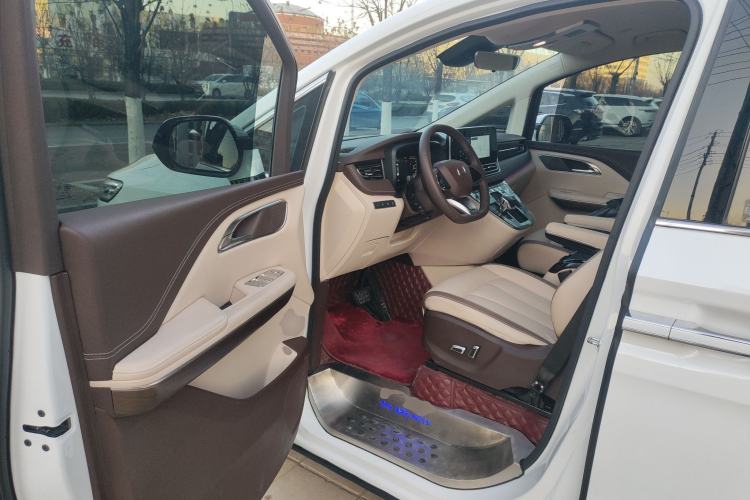 Used Bestune M9 2023 2.0T Prestige Edition