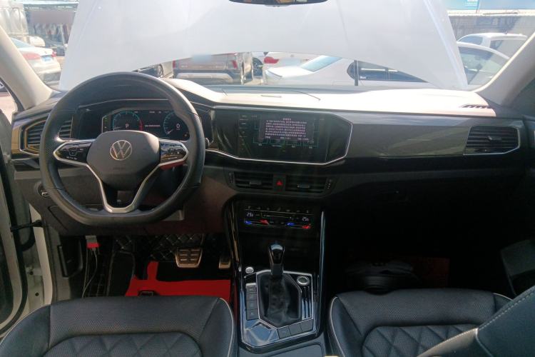 Used Volkswagen Tayron X 2020 330TSI Two-Wheel Drive Luxury Smart Connectivity Version Center Console