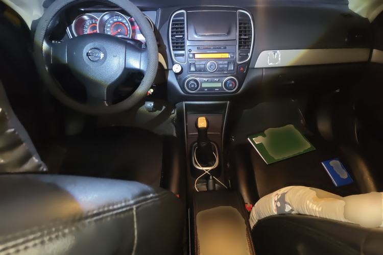 Used Nissan Sylphy 2018 Classic 1.6XE Manual Comfort Edition Center Console