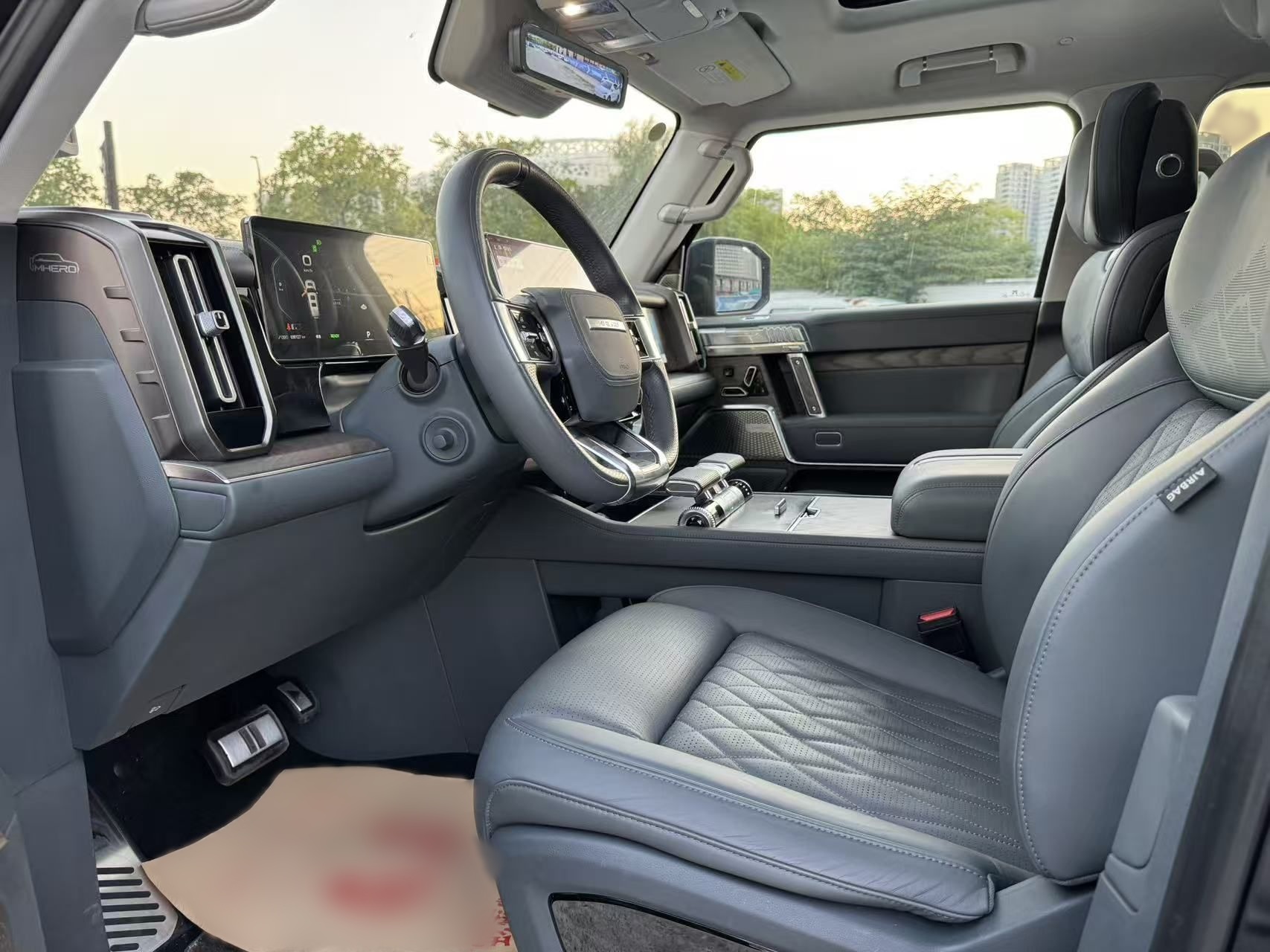 Переднее сиденье в автомобиле