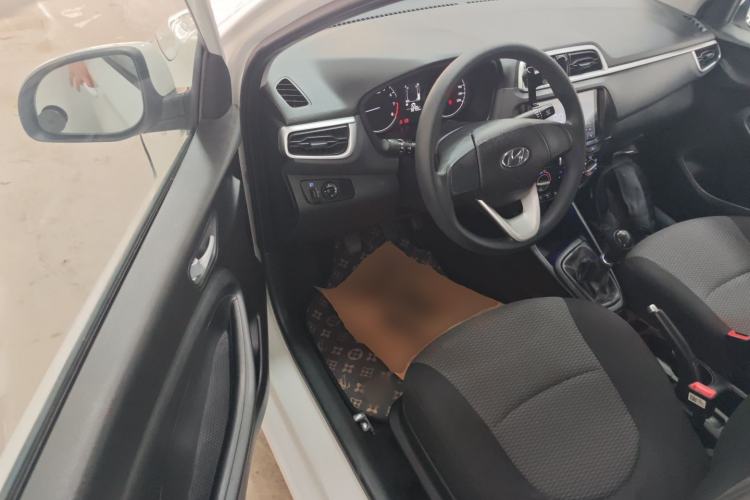 Used Hyundai Verna (older generation) 2017 1.4L Manual Refreshed Version China V Standard Driver Seat