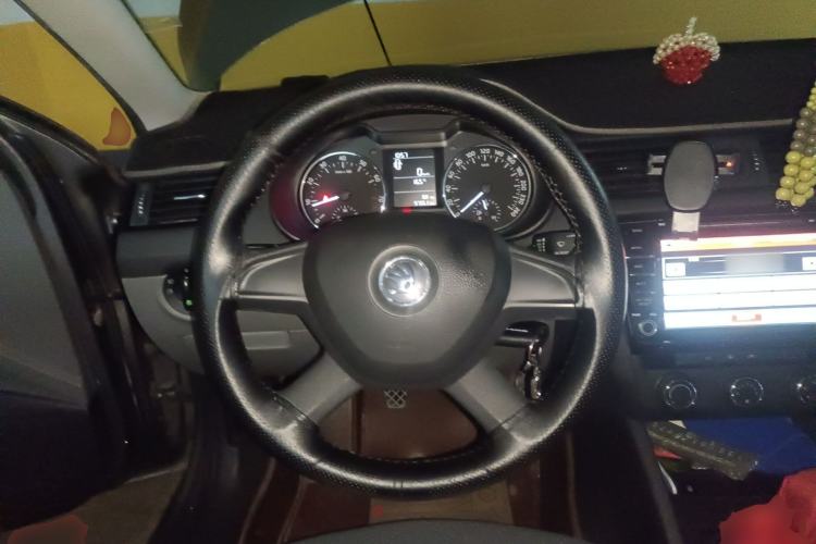 Used Skoda Octavia 2015 1.6L Manual Eado Edition Steering Wheel