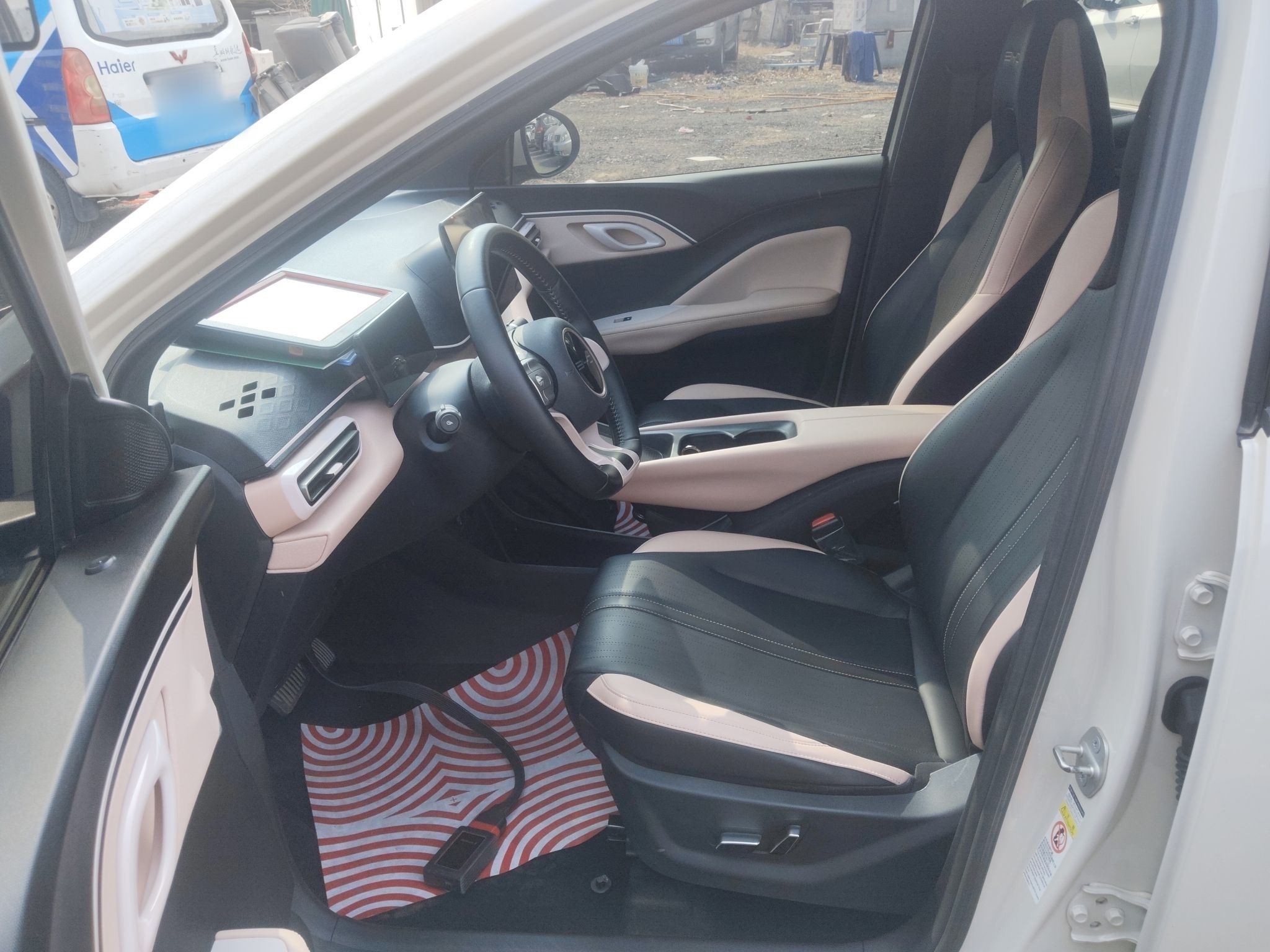 Переднее сиденье в автомобиле