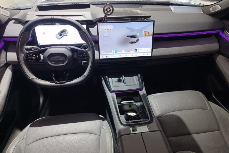 Used Lynk & Co 08 EM-P 2023 245km Ultra-Long Range Halo Center Console