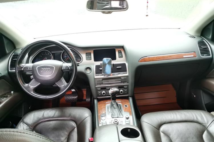 Used Audi Q7 2014 35 TFSI Sport Edition Interior 2