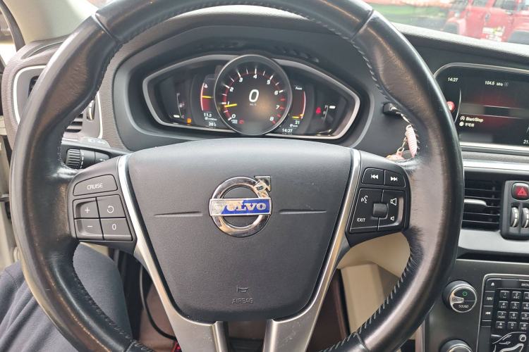 Used Volvo V40 2015 1.6T Zhiyi Edition