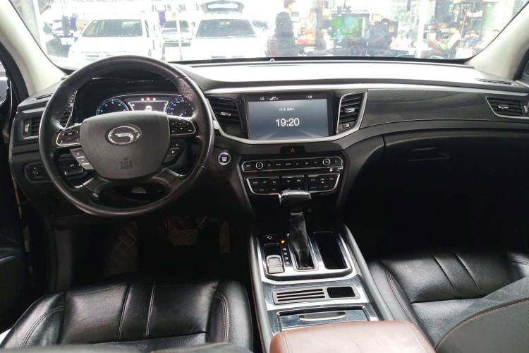 Used GAC Trumpchi GS7 2017 280T Two-Wheel Drive Luxury Model Center Console