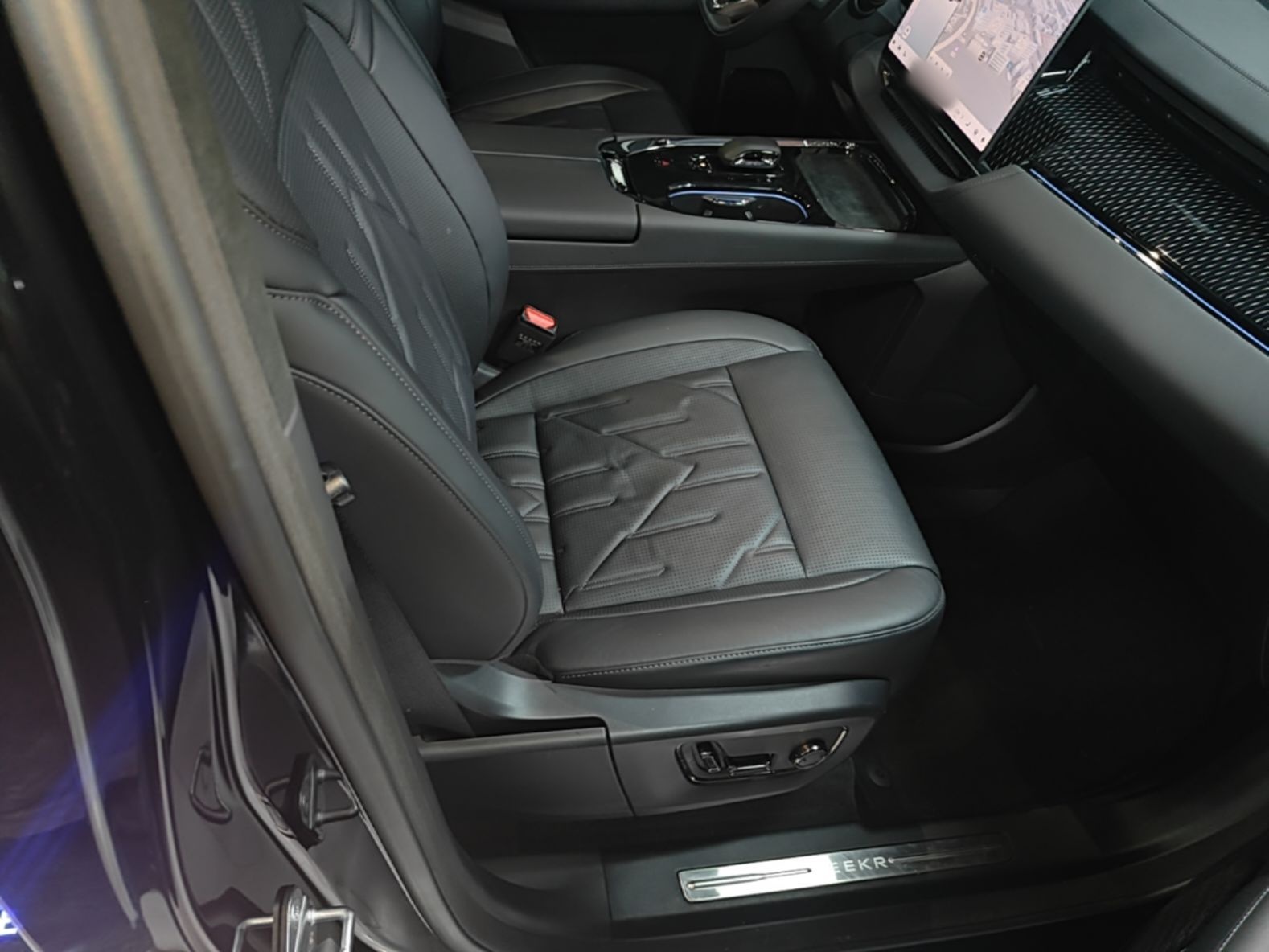 Zeekr 009 2024 7-Seater Aisle Version 108 kWh — снимка 19