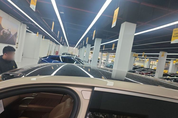 Used ONVO Luxeed L90 2025 Model—Max Six-Seater Version
