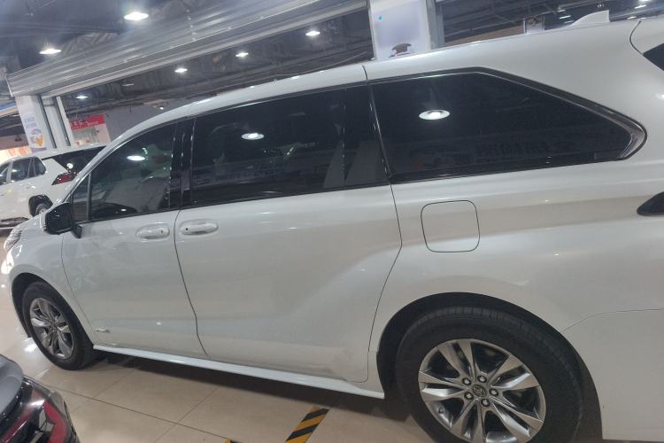 Used Toyota Sienna 2023 2.5L Hybrid Comfort Edition
