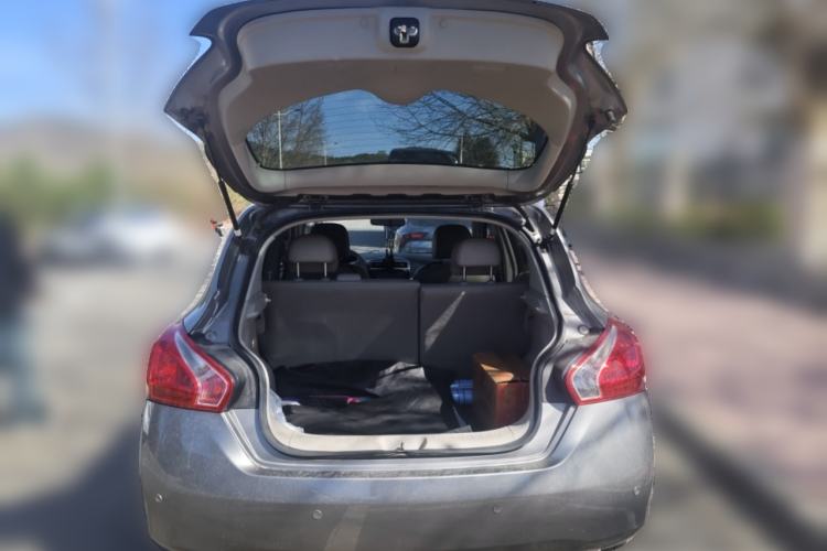 Used Nissan Tiida 2011 1.6L CVT Smart Version
