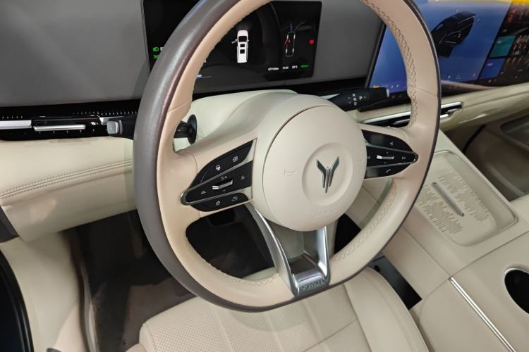 Used VOYAH Dream 2025 PHEV Four-Wheel-Drive Flagship Kunpeng Edition Steering Wheel
