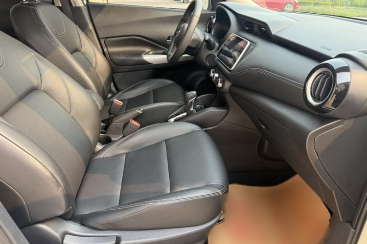 Used Nissan Kicks 2021 1.5L XV CVT Smart Connect Luxury Edition Interior 5