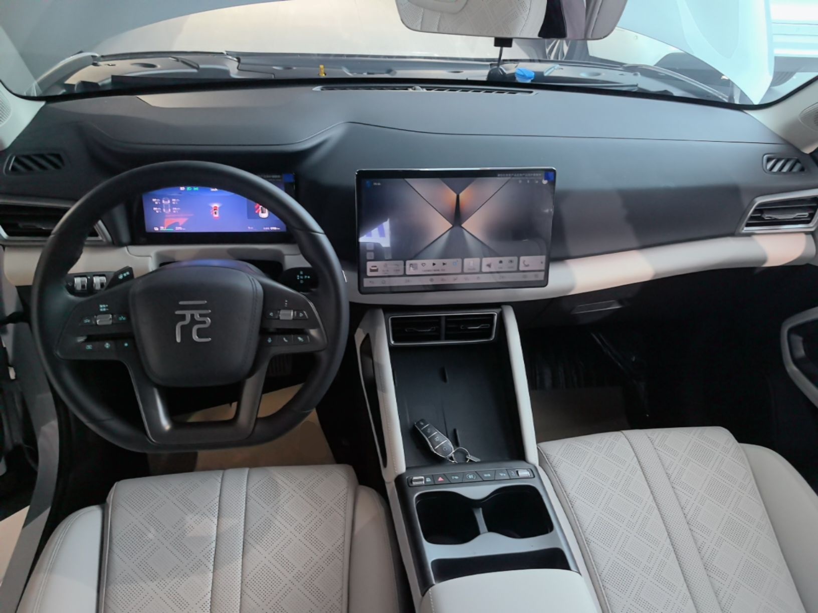 BYD Yuan UP 2025 Intelligent Driving Version 401 km Leading Edition — снимка 12