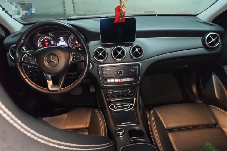 Used Mercedes-Benz GLA 2018 GLA 200 Fashion Model Center Console