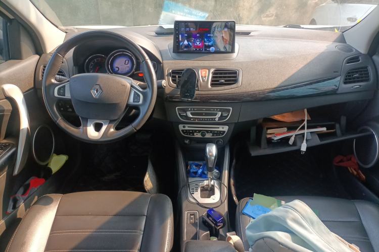 Used Renault Fluence 2015 2.0L Fashion Edition Center Console