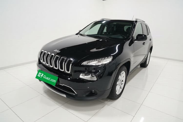 Used Jeep Cherokee 2017 2.0L Superior Edition Front Left 45 Deg
