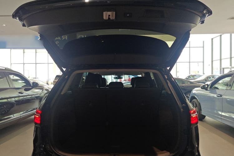 Used Volkswagen Viloran 2024 380TSI Premium Edition Trunk