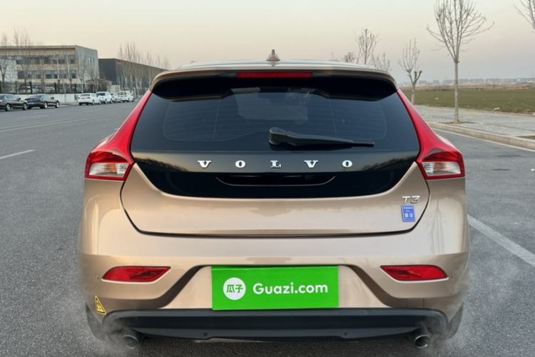 Used Volvo V40 2016 T3 Smart Luxury Edition
