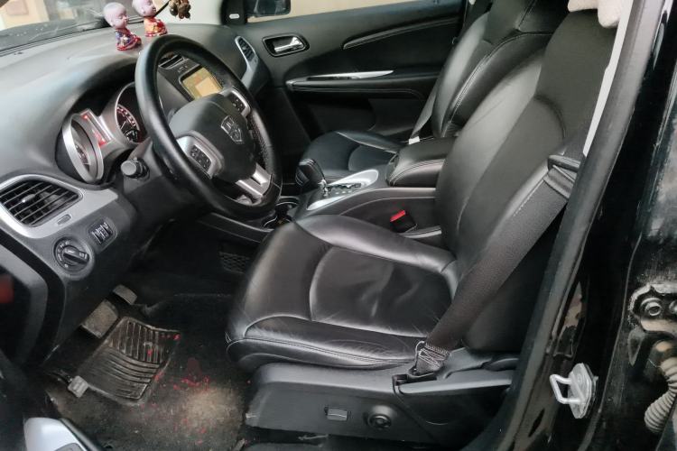 Used Dodge Journey 2013 2.4L Two-Wheel Drive Luxury Version
