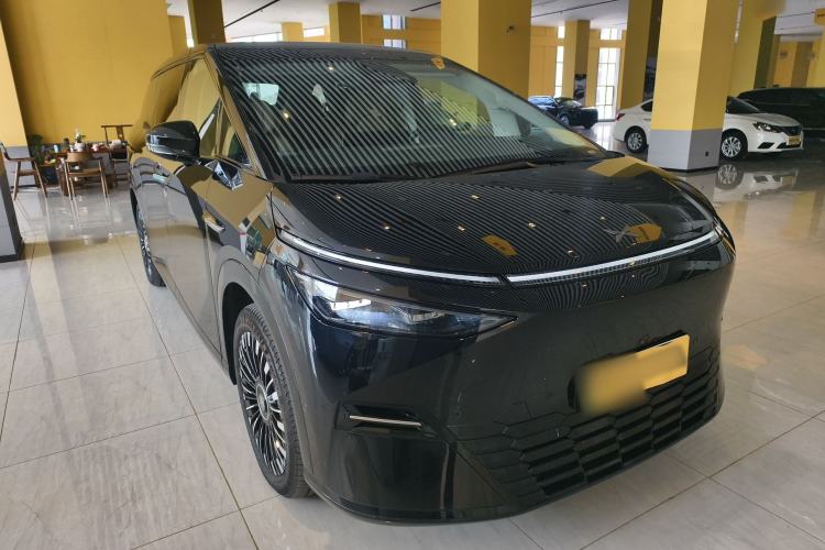 Used XPeng X9 2025 740 Ultra-Long Range Max
