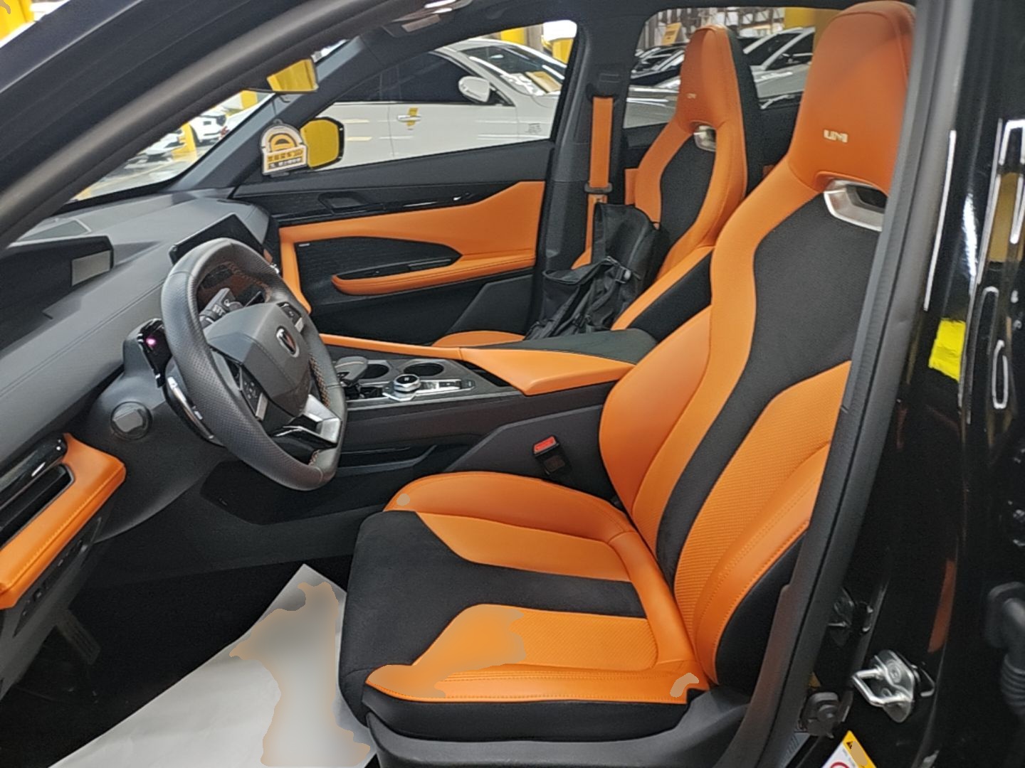 Переднее сиденье в автомобиле