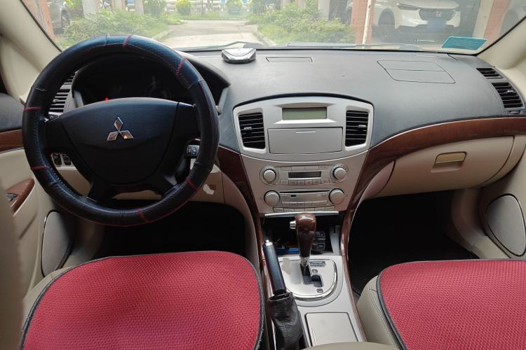 Used Mitsubishi Galant 2012 2.0L Elite Edition Center Console