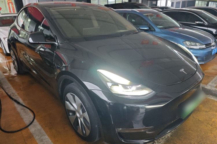 Used Tesla Model Y 2021 Standard Range Rear-Wheel Drive Version Front Right 45 Deg