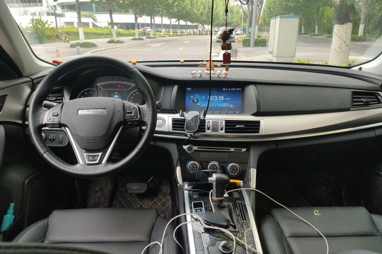 Used Haval H7 2016 Blue-Label H7 2.0T Automatic Luxury Model Center Console