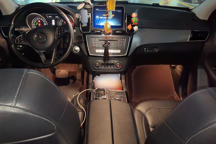 Used Mercedes-Benz GLE Coupe 2017 GLE 400 4MATIC Coupe SUV Center Console