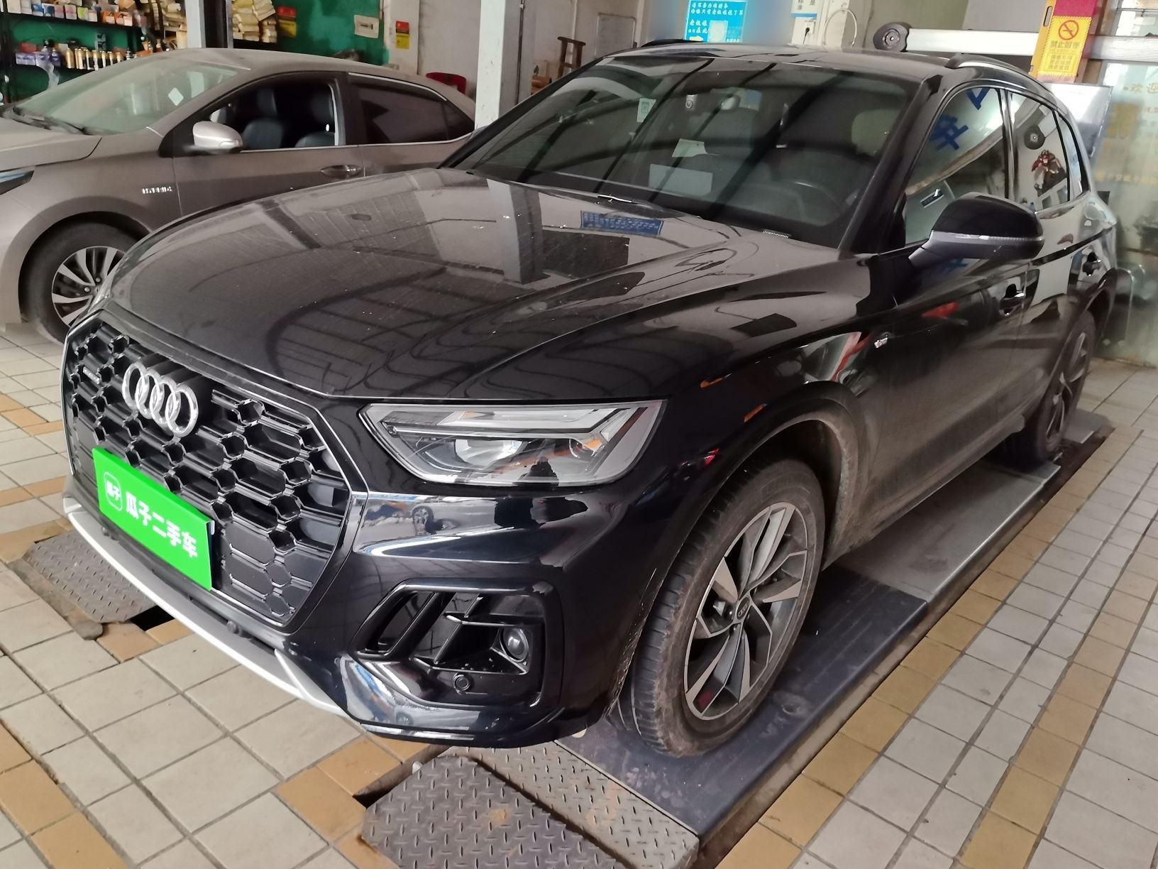 Под передней частью автомобиля