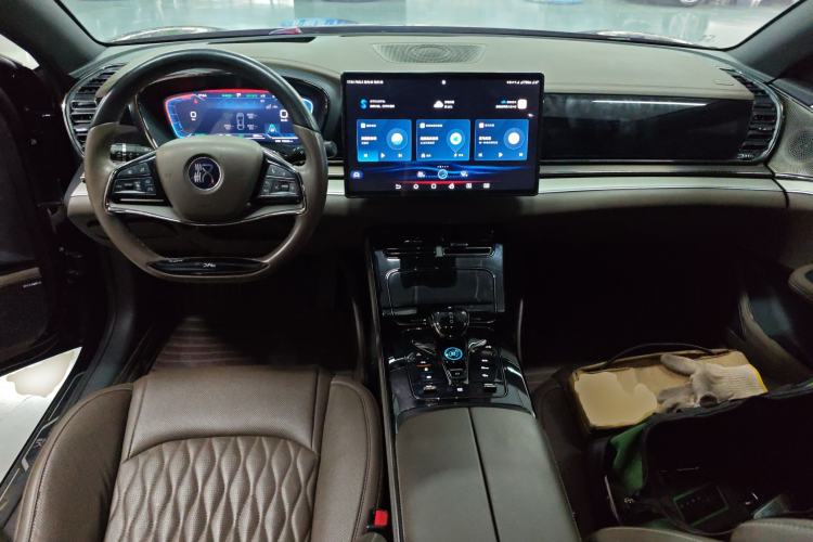 Used BYD Han 2022 EV Genesis Edition 715KM Front-Wheel-Drive Prestige Model Center Console